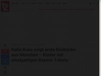 Bild zum Artikel: Katie Kane zeigt erste Eindrücke aus München – Kinder mit einzigartigen Bayern-Trikots