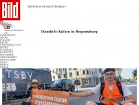 Bild zum Artikel: Peinlich-Aktion in Regensburg - Klima-Kleber blockieren gesperrte Straße