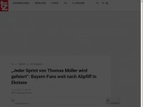 Bild zum Artikel: Ekstase nach Abpfiff im Old Trafford: Bayern-Fans feiern auf Knien rutschenden Joker Müller