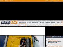 Bild zum Artikel: Strahlende Gesichter an der A7: Kleine Weihnachtstüten für Lkw-Fahrer