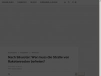 Bild zum Artikel: Nach Silvester: Wer muss die Straße von Raketenresten befreien?