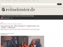 Bild zum Artikel: Inszenierung des „Flut-Kanzlers“: Asylbewerber als „Helfer“ verkleidet?