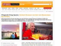 Bild zum Artikel: Fliegende Drag-Queen: Richard Branson serviert als Stewardess bei AirAsia