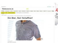 Bild zum Artikel: Fashionspießer zu Kurzarmhemden: Ein Bier, Herr Schaffner!