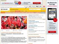 Bild zum Artikel: 25.000 Menschen bei Kundgebung im Rheinpark - Demo in Düsseldorf: Videobotschaft von Erdogan