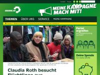 Bild zum Artikel: Claudia Roth besucht Flüchtlinge aus Lampedusa