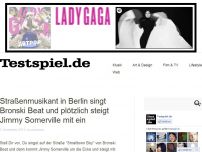 Bild zum Artikel: Straßenmusikant in Berlin singt Bronski Beat und plötzlich steigt Jimmy Somerville mit ein