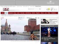Bild zum Artikel: Dicke Eier gegen Putin: Protestkünstler nagelt Hoden aufs Pflaster