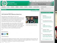 Bild zum Artikel: Lahm überreicht UEFA-Spende an Rotes Kreuz