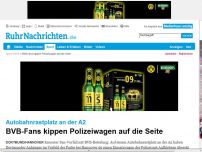 Bild zum Artikel: BVB-Fans kippen Polizeiwagen auf die Seite