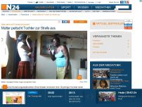 Bild zum Artikel: Halb nackt auf Facebook posiert - 
Mutter peitscht Tochter zur Strafe  aus