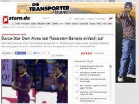 Bild zum Artikel: Spontane Reaktion wird Web-Hit: Barca-Star Dani Alves isst Rassisten-Banane einfach auf