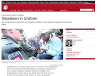 Bild zum Artikel: Polizeieinsatz gegen Flüchtlinge: Gewissen in Uniform