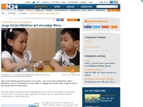 Bild zum Artikel: YouTube-Video aus dem Kindergarten - 
Junge tröstet Mädchen auf einmalige Weise