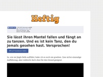 Bild zum Artikel: Sie lässt ihren Mantel fallen und fängt an zu tanzen. Und es ist kein Tanz, den du jemals...