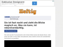 Bild zum Artikel: Sie ist fast nackt und zieht die Blicke magisch an. Was sie kann, ist rekordverdächtig.