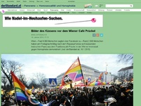 Bild zum Artikel: Homosexualität - Bilder des Küssens vor dem Wiener Café Prückel