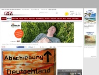 Bild zum Artikel: 300.000 Asylanträge erwartet: Deutschland schiebt mehr Menschen ab