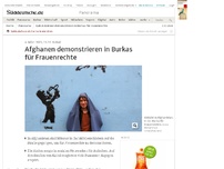 Bild zum Artikel: Kabul: Afghanen demonstrieren in Burkas für Frauenrechte