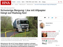 Bild zum Artikel: Lkw mit 24 Tonnen Altpapier hängt auf Radweg fest