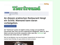 Bild zum Artikel: An diesem arabischen Restaurant hängt ein Schild. Niemand kann daran vorbeigehen.