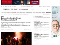 Bild zum Artikel: Heidenau: 
  Rechte Demonstranten blockieren Flüchtlingsunterkunft