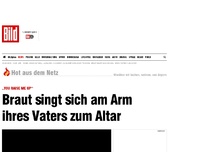 Bild zum Artikel: Hochzeits-Video - Braut singt sich an Papas Arm zum Altar