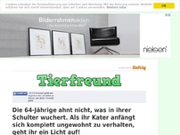 Bild zum Artikel: Die 64-Jährige ahnt nicht, was in ihrer Schulter wuchert. Als ihr Kater anfängt sich komplett...