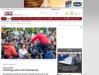 Bild zum Artikel: Chaos in Berlin: Flüchtlinge drohen mit Fenstersprung