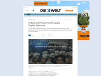 Bild zum Artikel: Köln: Polizei setzt Wasserwerfer gegen Pegida-Demo ein