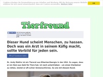 Bild zum Artikel: Dieser Hund scheint Menschen, zu hassen. Doch was ein Arzt in seinem Käfig macht, sollte Vorbild...