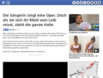 Bild zum Artikel: Die Sängerin singt eine Oper. Doch als sie sich ihr Kleid vom Leib reisst, steht die ganze Halle.