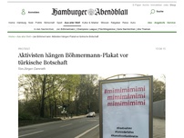Bild zum Artikel: Protest: Aktivisten hängen Böhmermann-Plakat vor türkische Botschaft