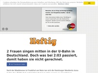 Bild zum Artikel: 2 Frauen singen mitten in der U-Bahn in Deutschland. Doch was bei 2:03 passiert, damit haben sie...