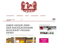 Bild zum Artikel: Einer gegen 3000 – Der Rucksackmann blockiert PEGIDA-Demo
