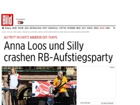 Bild zum Artikel: In Shirts anderer Ost-Teams - Silly crashen RB-Aufstiegsparty