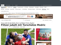Bild zum Artikel: Flitzer jubelt mit Torschütze Modric