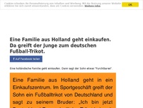 Bild zum Artikel: Eine Familie aus Holland geht einkaufen. Da greift der Junge zum deutschen Fußball-Trikot.