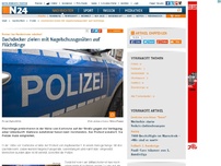 Bild zum Artikel: Protest bei Heidelsheim eskaliert - 
Dachdecker zielen mit Nagelschussgeräten auf Flüchtlinge