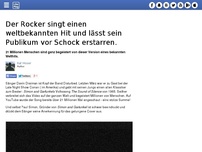 Bild zum Artikel: Der Rocker singt einen weltbekannten Hit und lässt sein Publikum vor Schock erstarren.