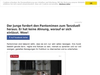 Bild zum Artikel: Der Junge fordert den Pantomimen zum Tanzduell heraus. Er hat keine Ahnung, worauf er sich einlässt. Wow!