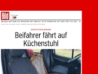 Bild zum Artikel: Transporter überladen - Beifahrer fährt auf Küchenstuhl