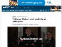 Bild zum Artikel: Bei Deutschland-Besuch: Türkischer Minister zeigt umstrittenen 'Wolfsgruß'