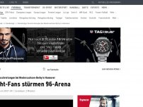 Bild zum Artikel: Braunschweig-Fans stürmen Hannover-Stadion