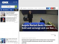 Bild zum Artikel: Angela Merkel dankt Helmut Kohl und verneigt sich vor ihm