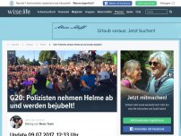 Bild zum Artikel: G20: Polizisten nehmen Helme ab und werden bejubelt!