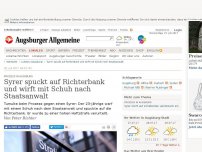 Bild zum Artikel: Prozess in Augsburg: Syrer spuckt auf Richterbank und wirft mit Schuh nach Staatsanwalt