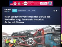 Bild zum Artikel: Feuerwehr bespritzt Gaffer nach tödlichem Unfall auf der A3