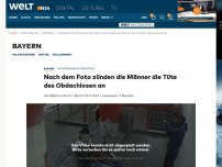 Bild zum Artikel: Nach dem Selfie fackeln die Männer die Tüte des Obdachlosen ab