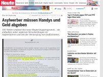 Bild zum Artikel: Plan der Regierung: Asylwerber müssen Handys und Geld abgeben